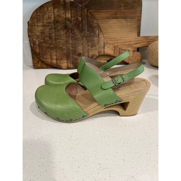 Dansko size 40 US 9.5 chunky heel strappy Thea clogs in a spring green - Picture 1 of 3